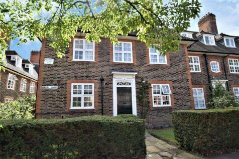 A delightful and extremely spacious four bedroom duplex apartment having an abundance of light arranged on the first and second floors of this character block built in 1923 and designed by Butler and