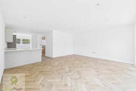 CAM02308G0-PR0220-STILL011