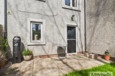 Garden with Garage Access