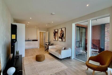 Gallions Road, E16, 1 bedroom for sale by Barrain
