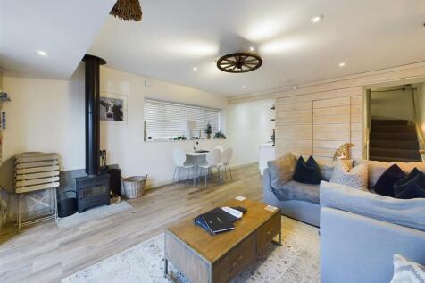 Living/Dining Area