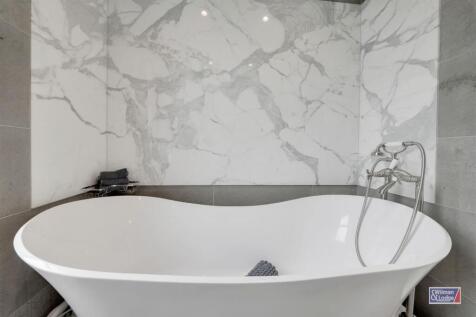 6 Bed, End Terrace, Silsden