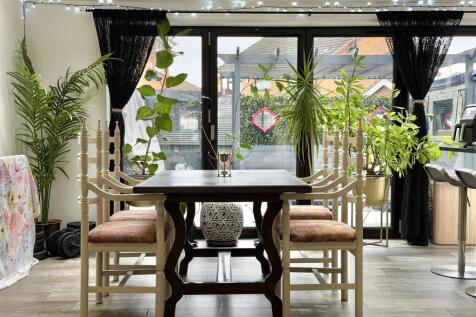 KITCHEN AND DINER
