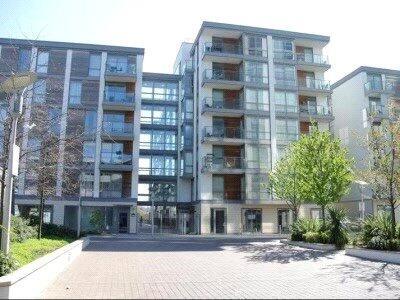 Stones Property offers to the market this first floor apartment located in Brentford, with easy access to the M4, A406 & local amenities. Internally the property boasts from an open plan lounge / Kitc
