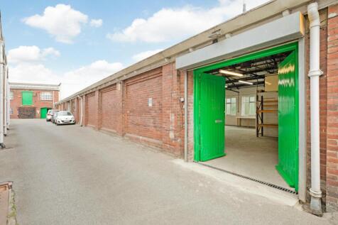 Light Industrial to rent in dewsbury