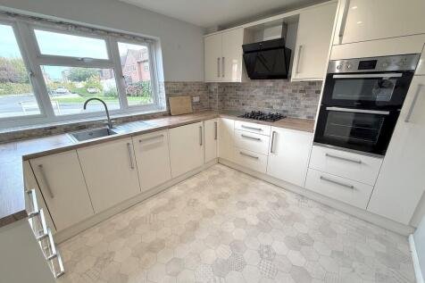 11 Wakehurst Plac...