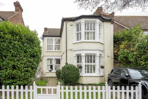Higham Station Avenue, E4