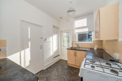 KITCHEN AND LOUNGE