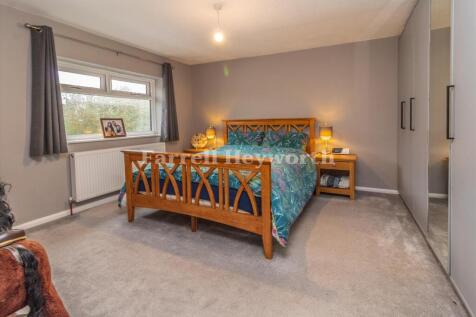 Bedroom 1 image 2