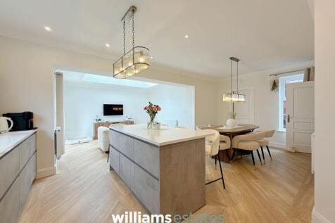 Kitchen/Diner/Living Area