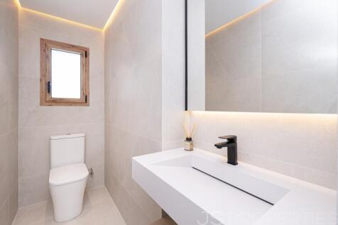 Modern luxury home with pool in a prime location in Puerto Pollensa