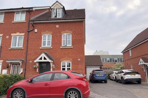 3 Bedroom Town House for Sale
