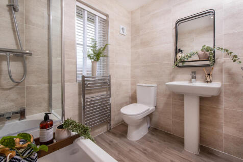 Inside view 4 bedroom detached Radleigh main bathroom