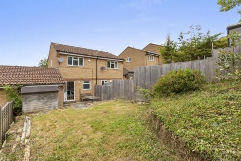 26 Nicholas Gardens, HP13 6JQ-11.jpg