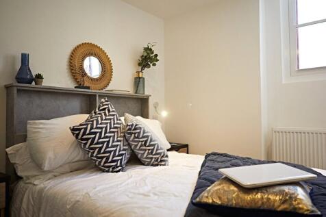 Listing code 163602. Experience living in the heart of city in a bespoke designed studio apartment at 113 The Headrow. Ideal for students and professionals. Enjoy your well-equipped studio with a comf