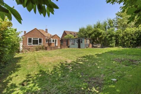 18 Chestnut Lane, HP15 7BZ-15.jpg