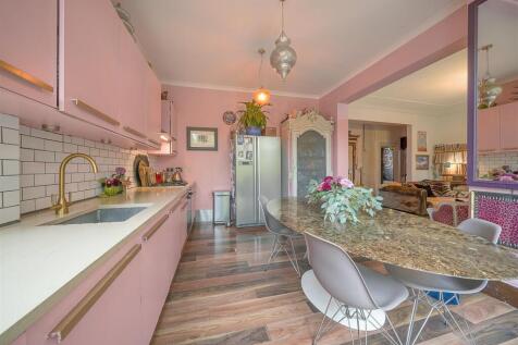 Eat in kitchen