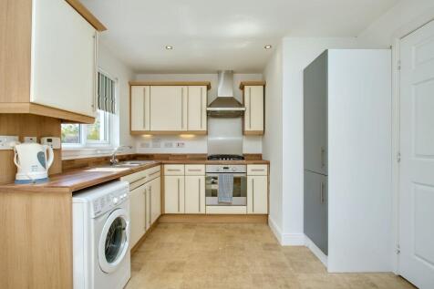 4 bed, 3 bath Detached in Leeds - Photo 6