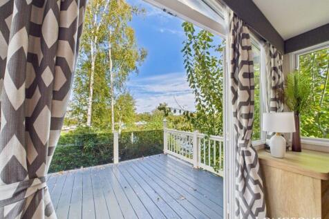 Cam02173g0 Pr0279 Still042