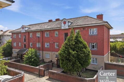 Immediately available. Carter & Willow offer to let this well presented unfurnished 1 bedroom 1st floor flat ideally located within walking distance of Abbey Road DLR Station and West Ham station.
