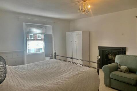 Master bedroom 2.jpg