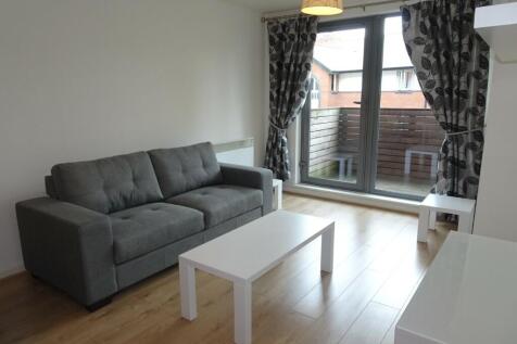 This great sized two bedroom apartment is perfect for sharers and available in the highly sought after Skyline complex.
