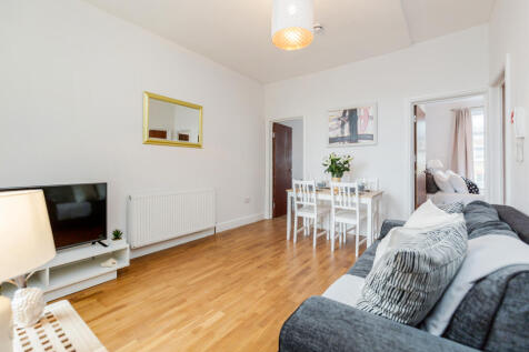 Holmes is privileged to present a recently refurbished 2 bedroom apartment. The property is situated on Lavender Hill and is close to local amenities and a short walking distance to Clapham Junction S