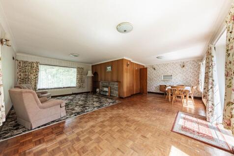 L Shaped Living Room/Dining Room (1)