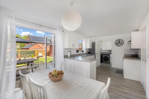 105 Bismore Road, Banbury-9.jpg