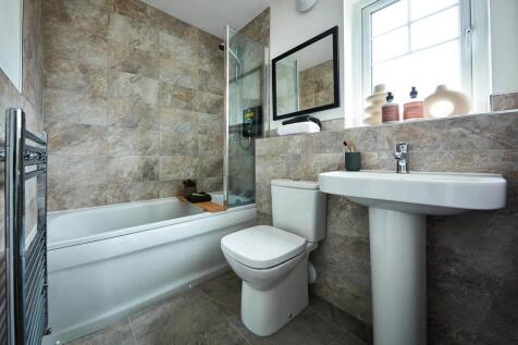 A spacious bathroom completes the apartment - typical Taylor Wimpey apartment