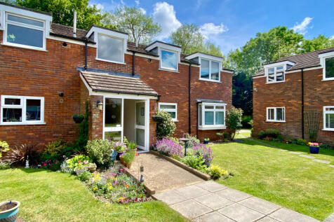 2 BEDROOM GROUND FLOOR FLAT