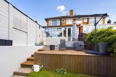 CAM01354G0-PR0303-STILL011