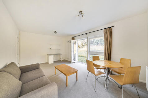 Sitting/ Dining Room