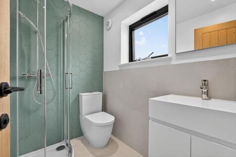 Bedroom 4 Ensuite