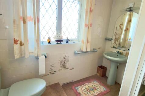 Bathroom 3.jpg