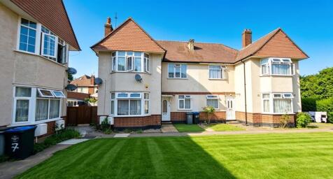 9 Chestnut Court,...
