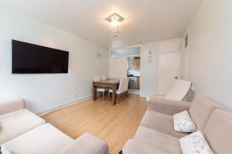 A bright and well-maintained one-bedroom apartment situated within a popular residential development in the heart of Bethnal Green, offering excellent access to the City, Shoreditch and Canary Wharf.