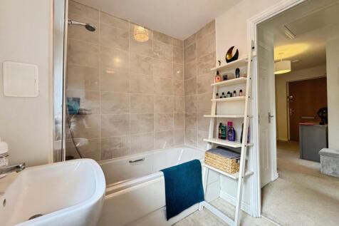 2 bed, 1 bath Apartment in Glasgow - Photo 15
