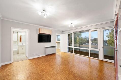 A second floor spacious studio flat offers separate kitchen, bathroom, and a private balcony. Close to local parks. Fully furnished, available from 21st August 2026. Council Tax Band: C, EPC: C75