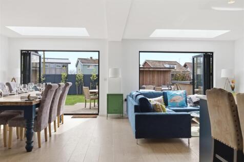 13 Halesworth Road 19.jpg