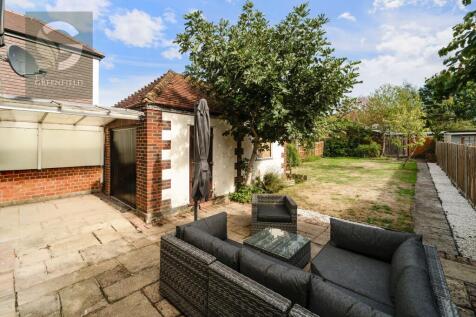 Green Lanes, West Ewell, Epsom, Surrey, KT19 9UJ