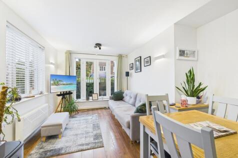 CAM04018G0-PR0396-STILL009