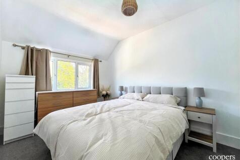 Bedroom 2 (3).jpg
