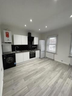 3 Bedroom Flat in TW3 3QJ