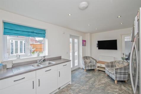 Fitted Breakfast Kitchen: