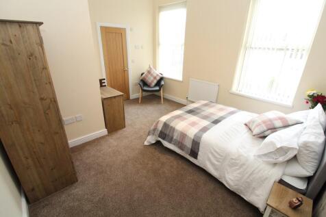 A five star recently refurbished 7 bedroom 8 bathroom house share benefiting from luxury kitchen and bathrooms