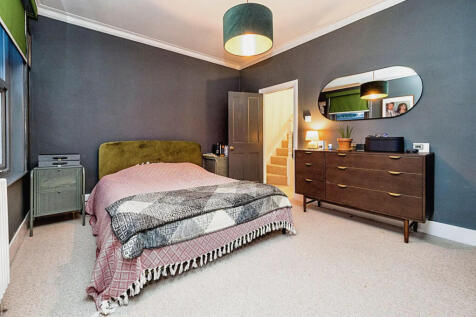 High-spec 4-bedroom Terraced House in East Ham