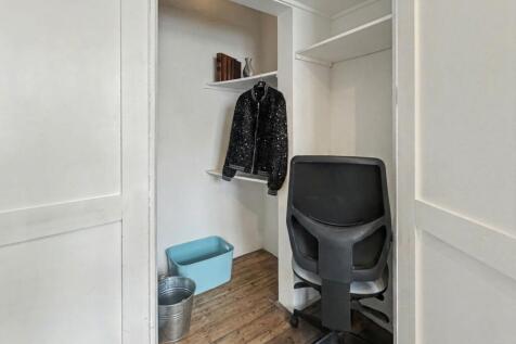 2 bed, 1 bath Terraced in Manchester - Photo 10