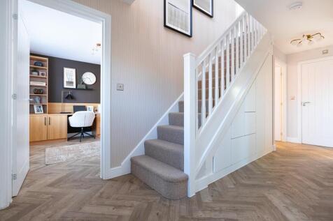 Large and welcoming hallway with storage cupboards
