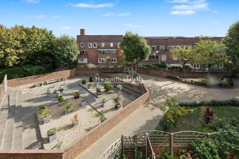 Cowdenbeath Path, London N1-14.jpg